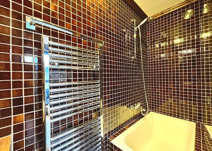 Bright With Balcony And Pool Megève